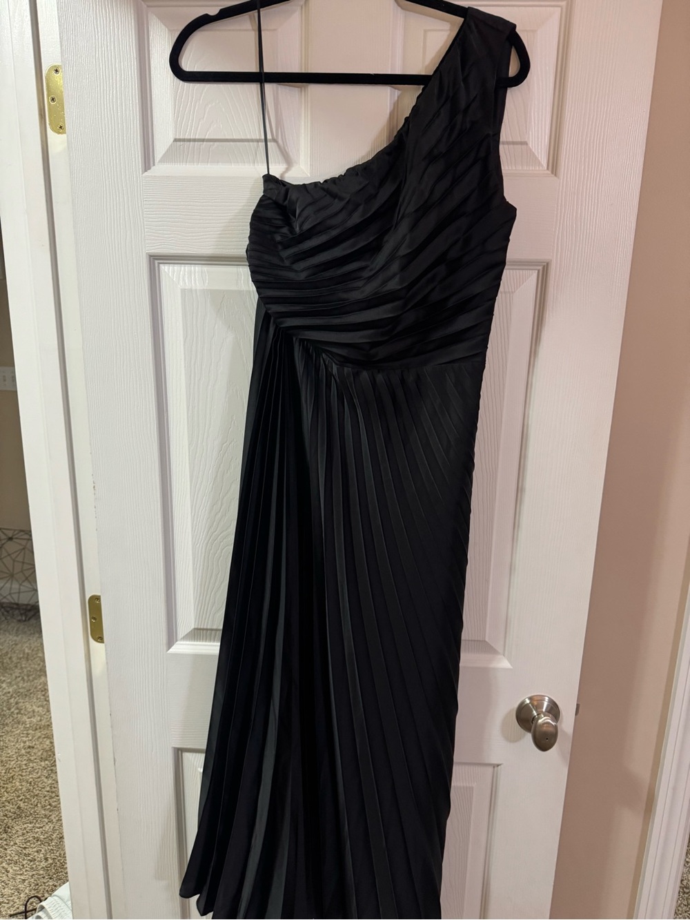 Abercrombie & Fitch One-Shoulder Black Pleated Gown